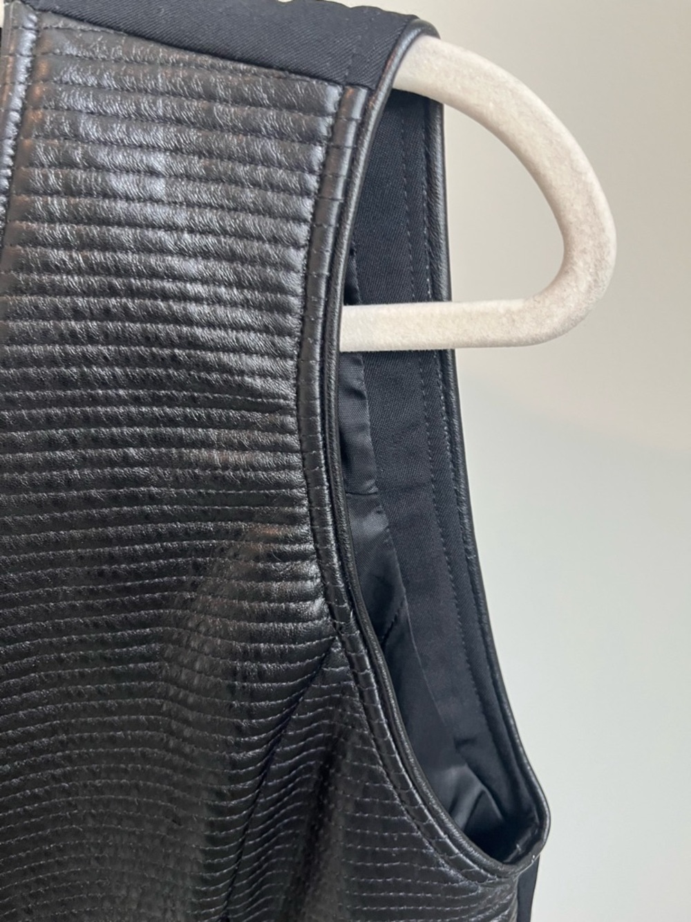 Ellen Tracy Black Quilted Genuine Leather Vest Zip Front Size 10 Made USA - Picture 7 of 10